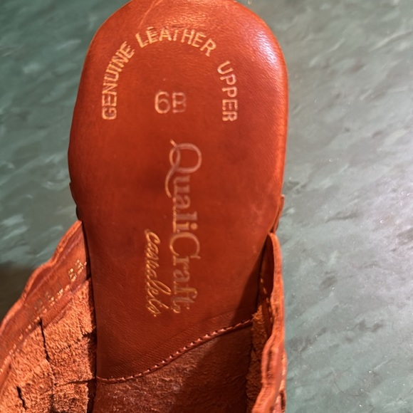 Vintage Late 70s Leather Platform Heals - Picture 2 of 6